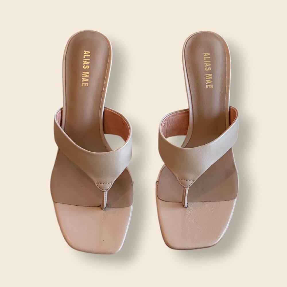 NWT Alias Mae, Indie Mule, Thong Heeled Sandal, Nude / Tan, Size US 7.5 / EU 38 - Picture 2 of 6